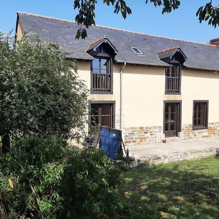 Longere Familiale Villa Melesse Bagian luar foto