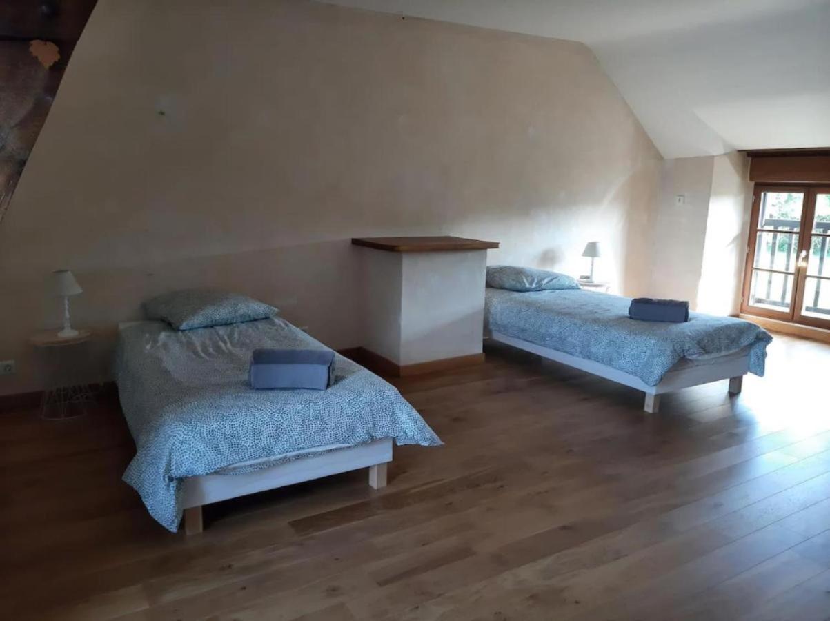 Longere Familiale Villa Melesse Bagian luar foto