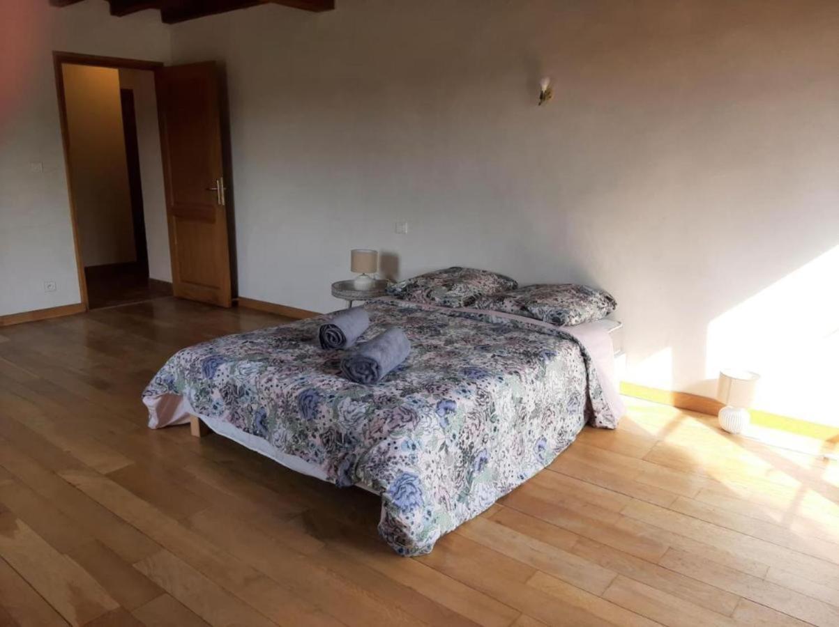 Longere Familiale Villa Melesse Bagian luar foto